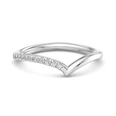 Davina Off-Centered Chevron Pavé Band