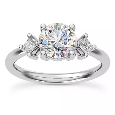 Princesa Three-Stone Engagement Ring