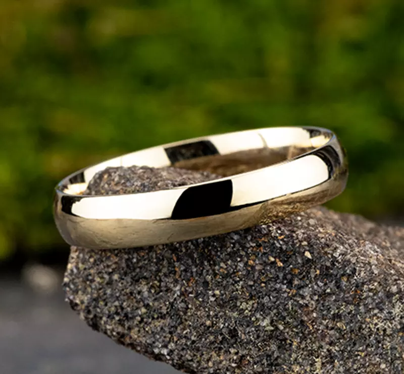 14K Yellow Gold Low Dome Comfort-Fit Polished Band (4mm)