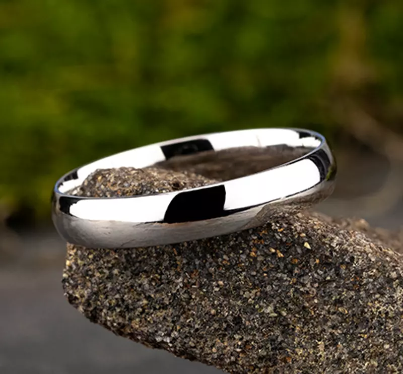 Platinum Low Dome Comfort-Fit Polished Band (4mm)