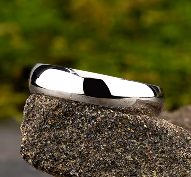 Platinum Low Dome Comfort-Fit Polished Band (5mm)