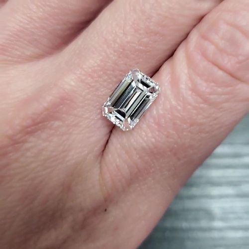 3.02 Carat Emerald Natural Diamond
