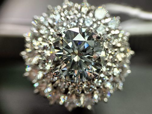 4.55ct H SI2 Rare Carat Ideal Cut Round Diamond