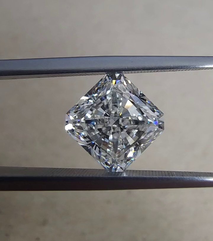 4.02ct H VS2 Rare Carat Ideal Cut Radiant Diamond