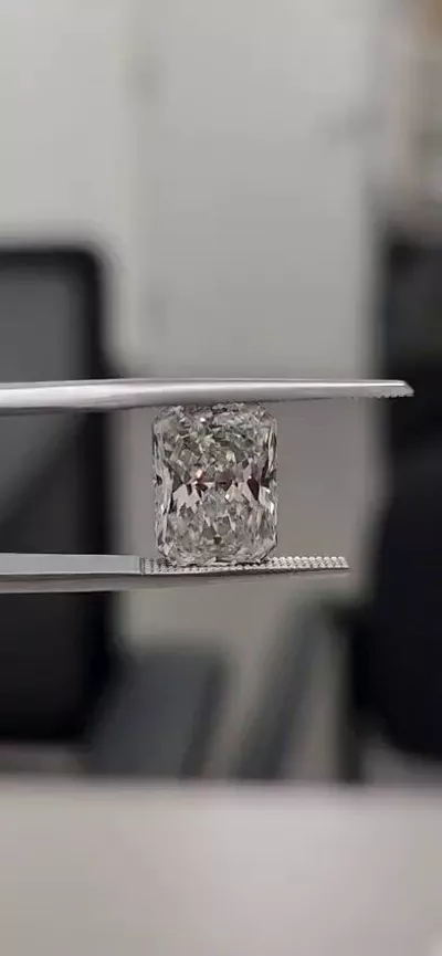 4.08ct G SI2 Rare Carat Ideal Cut Radiant Diamond