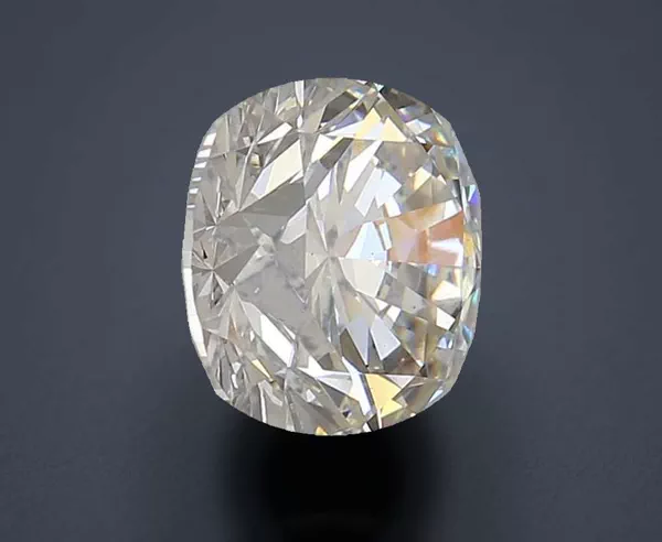 3.77 Carat · G · VS1 Rare Carat Ideal Cut