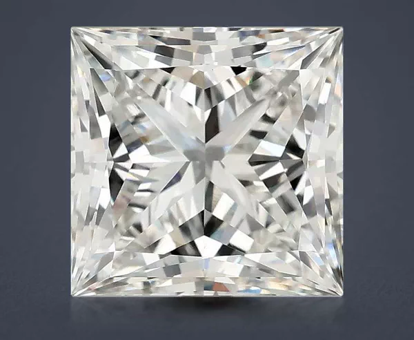 4.77 Carat · G · VS1 Rare Carat Ideal Cut