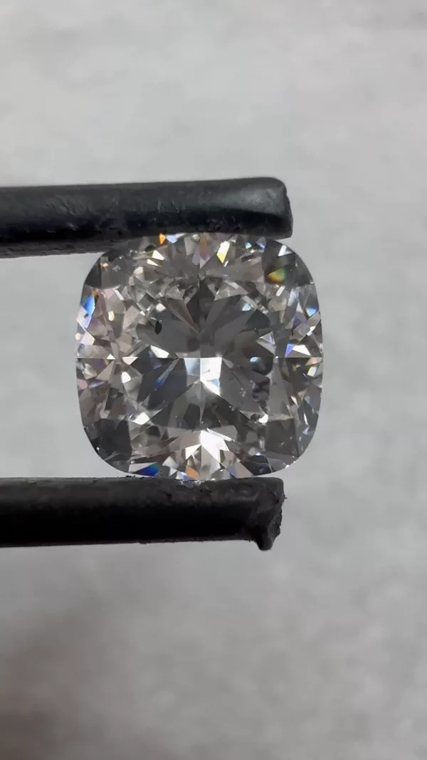 2.01 Carat · D · SI2 very good Cut