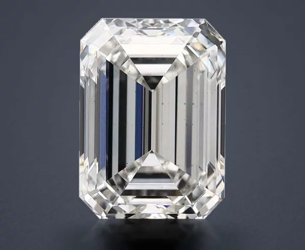 3.52 Carat · G · VS2 Rare Carat Ideal Cut