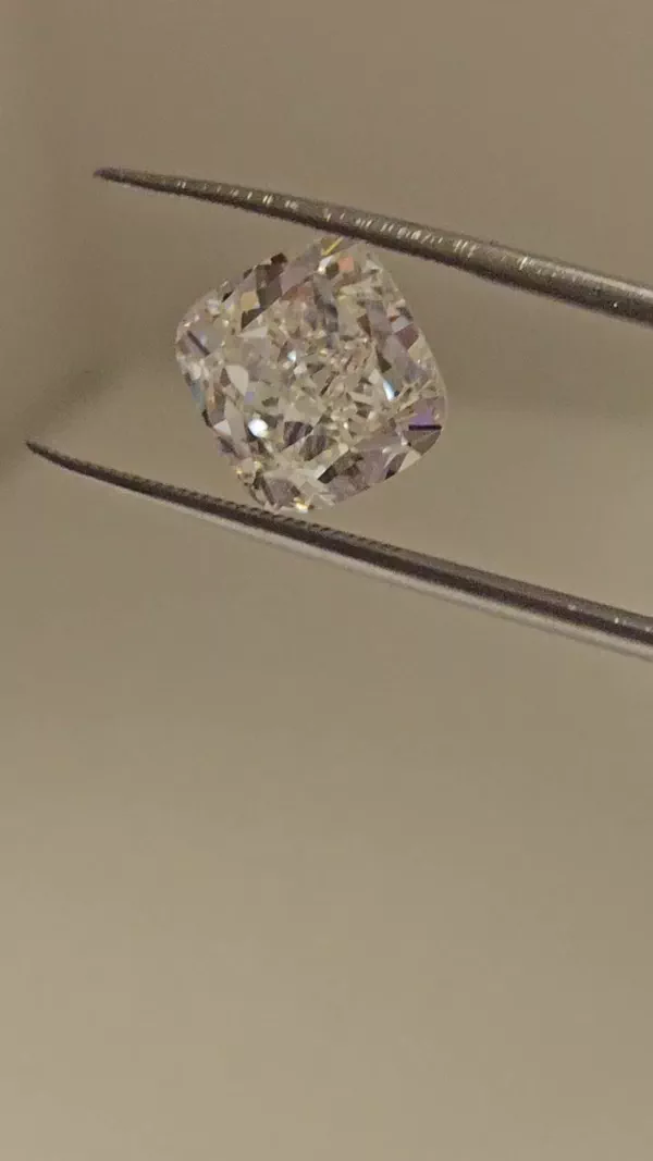 3.77 Carat · I · VS1 very good Cut