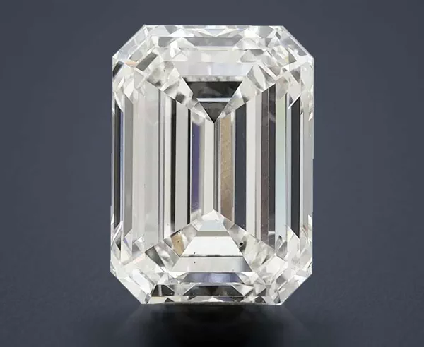 4.61 Carat · H · VS2 Rare Carat Ideal Cut