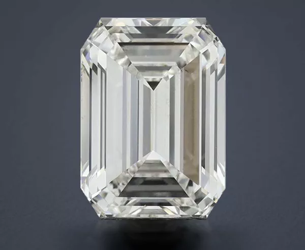 4.35 Carat · G · VS1 Rare Carat Ideal Cut