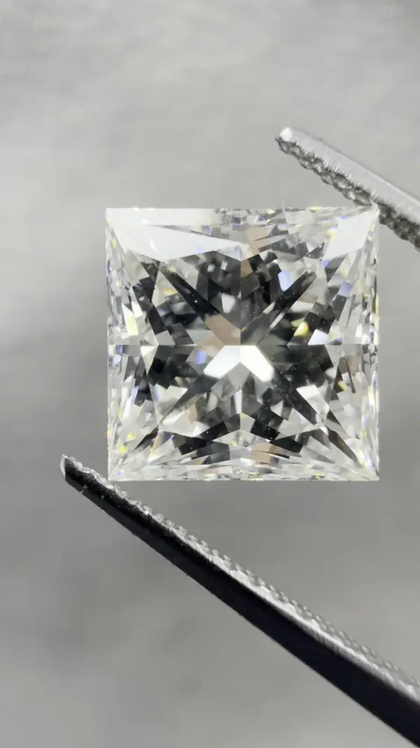 4.01 Carat · I · VS2 Rare Carat Ideal Cut