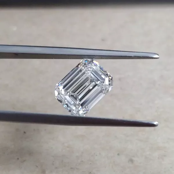 4.01 Carat · H · VVS2 Rare Carat Ideal Cut
