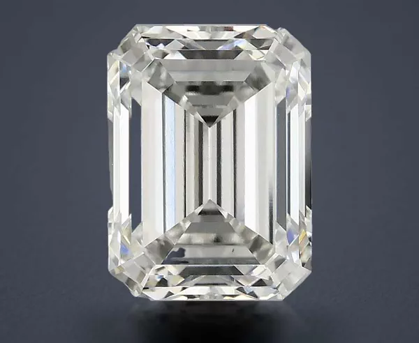 3.28 Carat · G · VS1 Rare Carat Ideal Cut