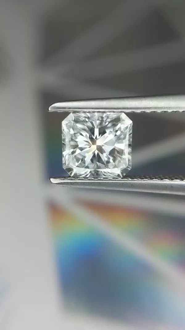 0.95 Carat · D · VVS2 very good Cut