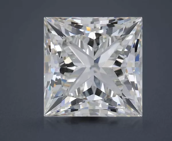 4.52 Carat · G · VS1 Rare Carat Ideal Cut