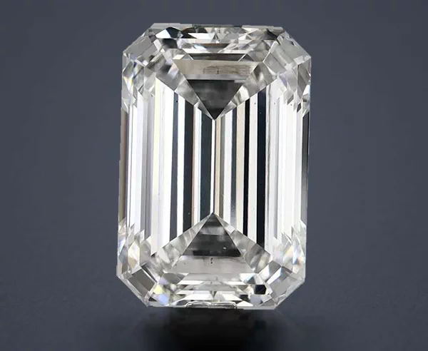 4.68 Carat · E · VS2 Rare Carat Ideal Cut