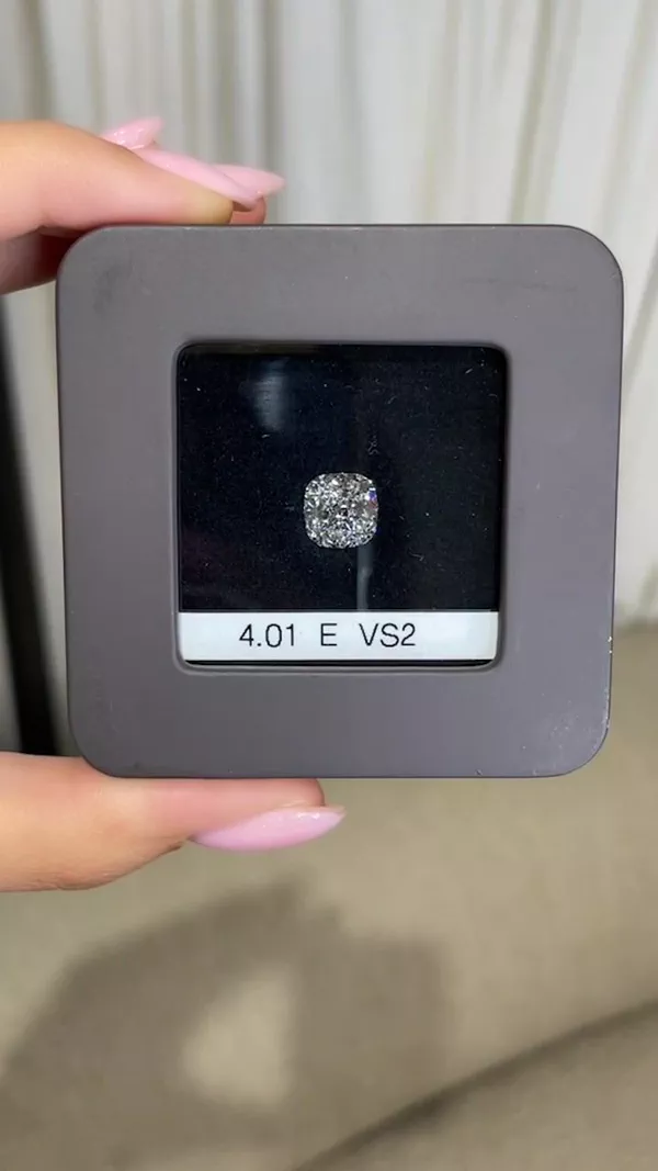 4.01 Carat · E · VS2 Rare Carat Ideal Cut