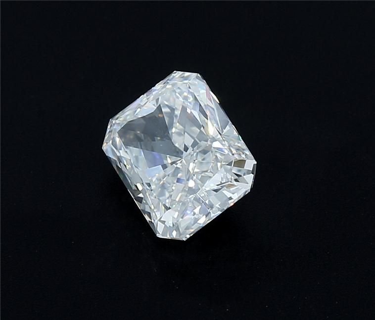 2.51ct G SI2 Rare Carat Ideal Cut Radiant Diamond
