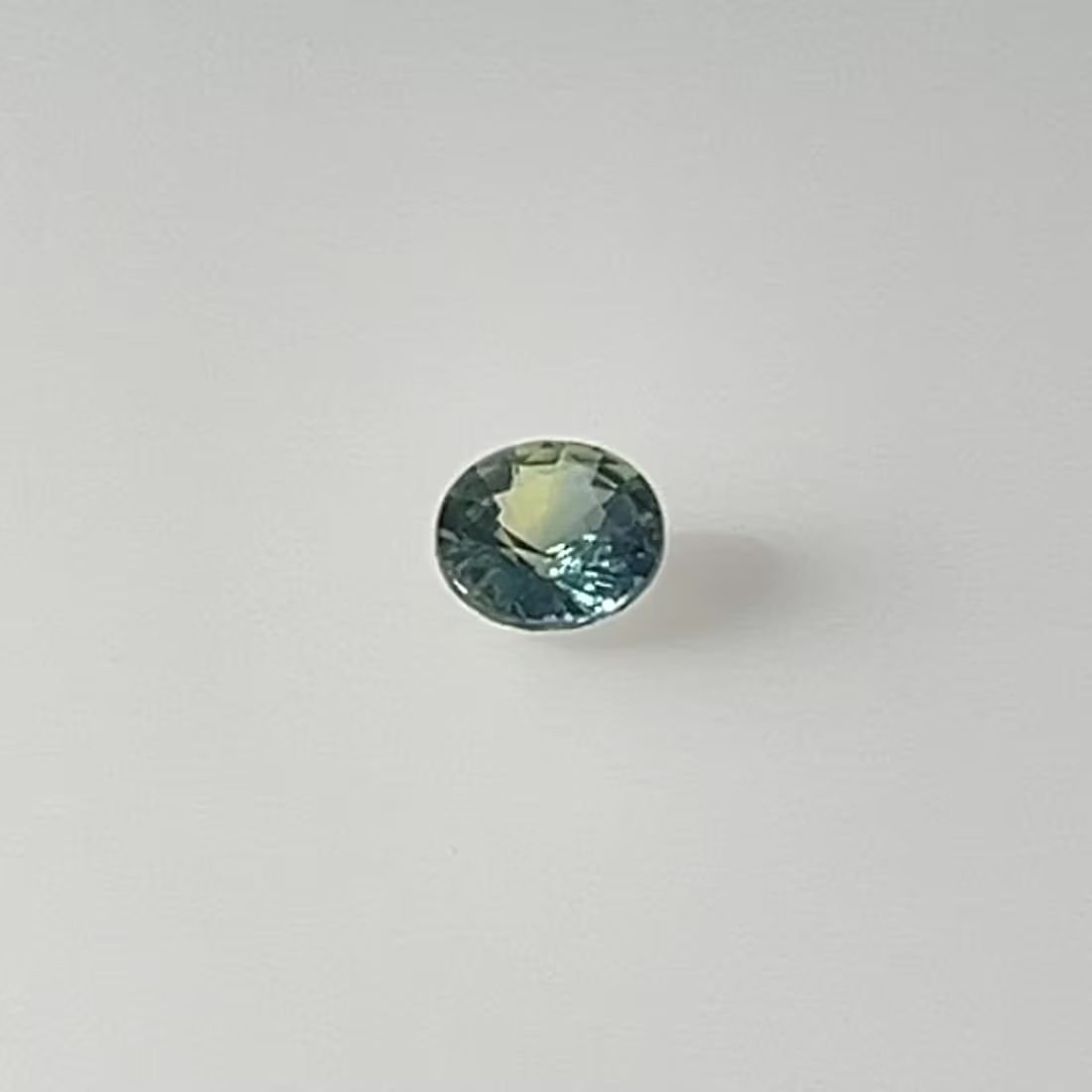 0.42 Carat Vivid Teal Round Sapphire