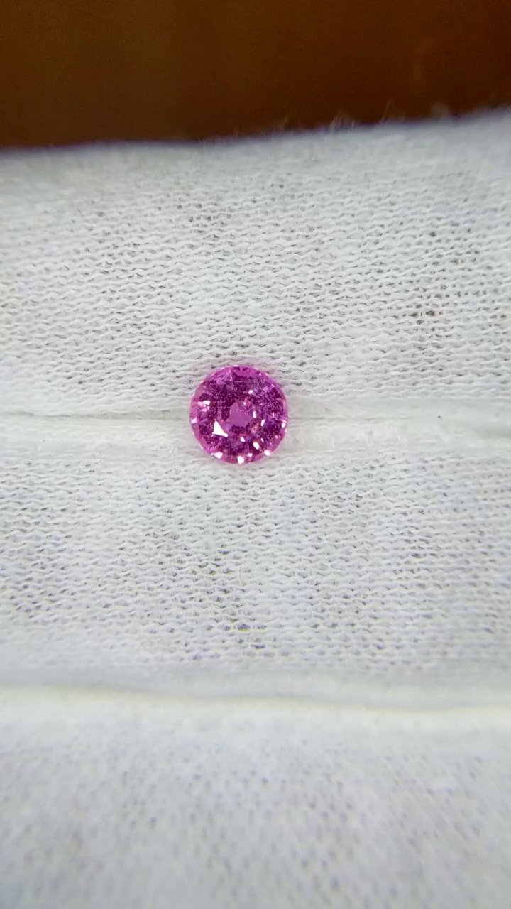 0.87 Carat Pink Round Sapphire