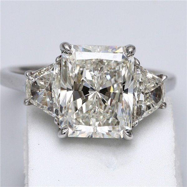 3.32ct J SI1 Rare Carat Ideal Cut Radiant Diamond