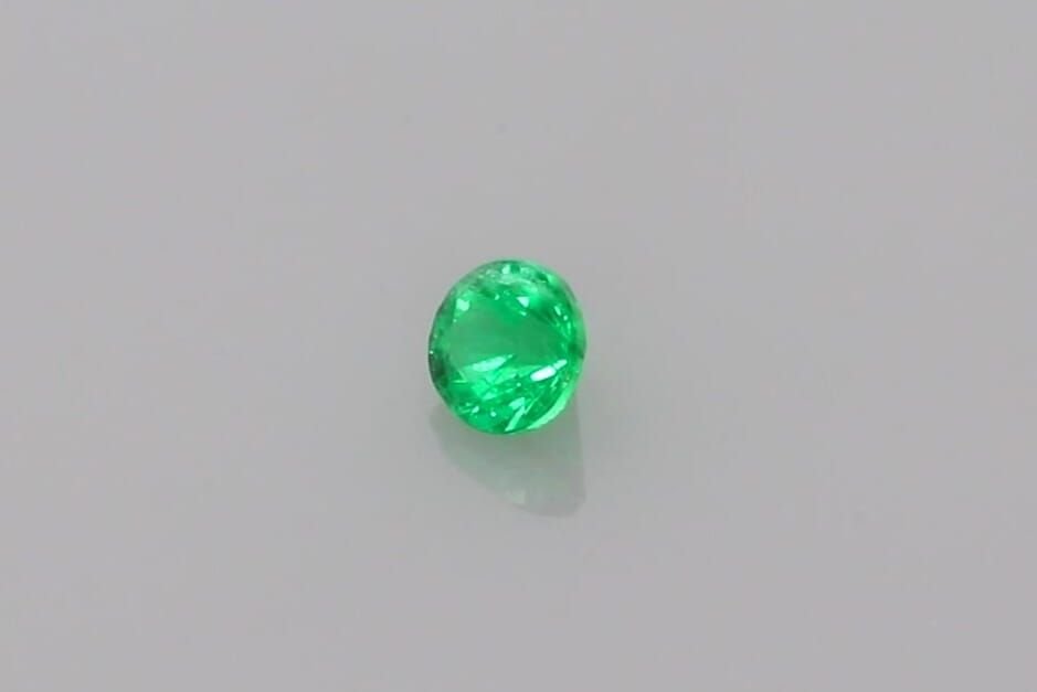 0.13 Carat Vivid Green Round Emerald