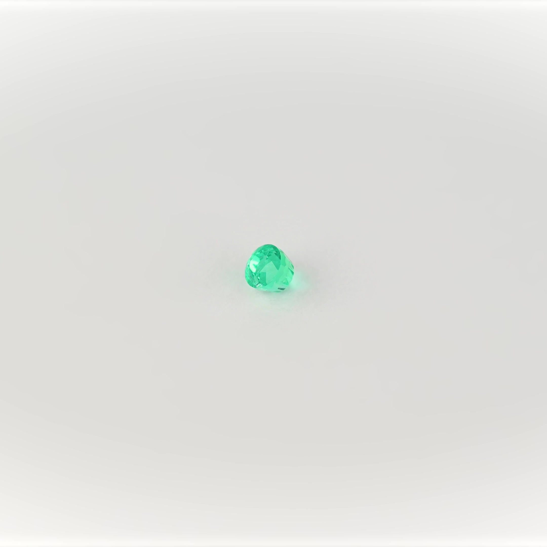 0.12 Carat Intense Green Round Emerald
