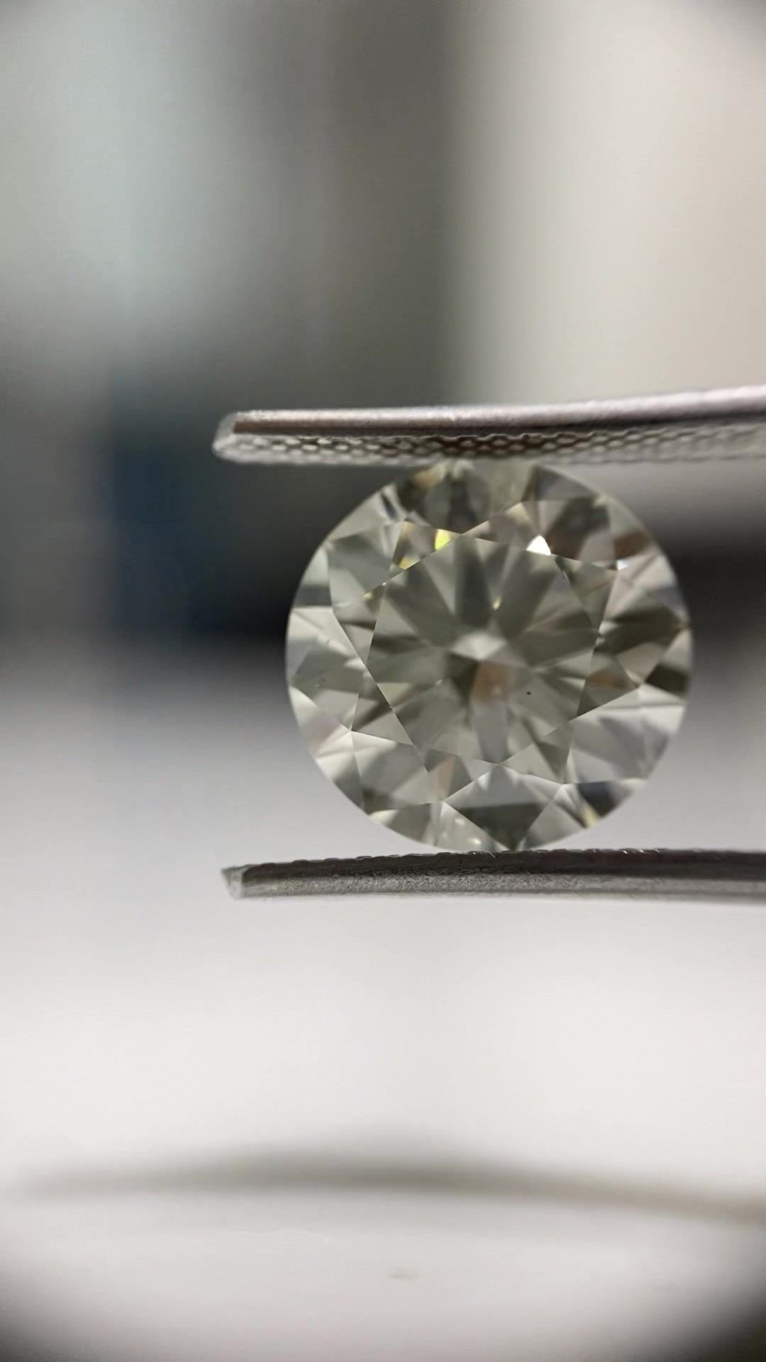 4.01ct K VS2 Rare Carat Ideal Cut Round Diamond