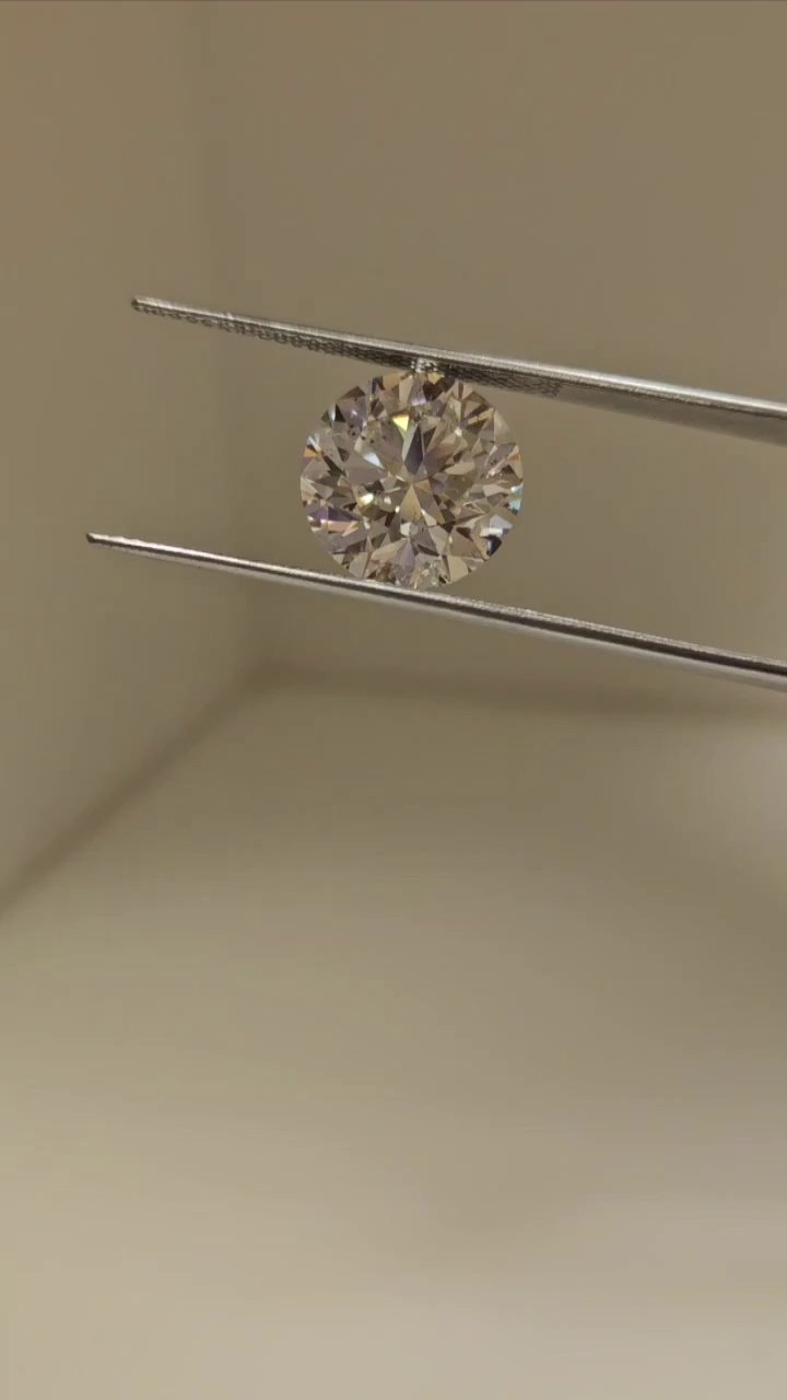 5.53ct H SI2 Rare Carat Ideal Cut Round Diamond