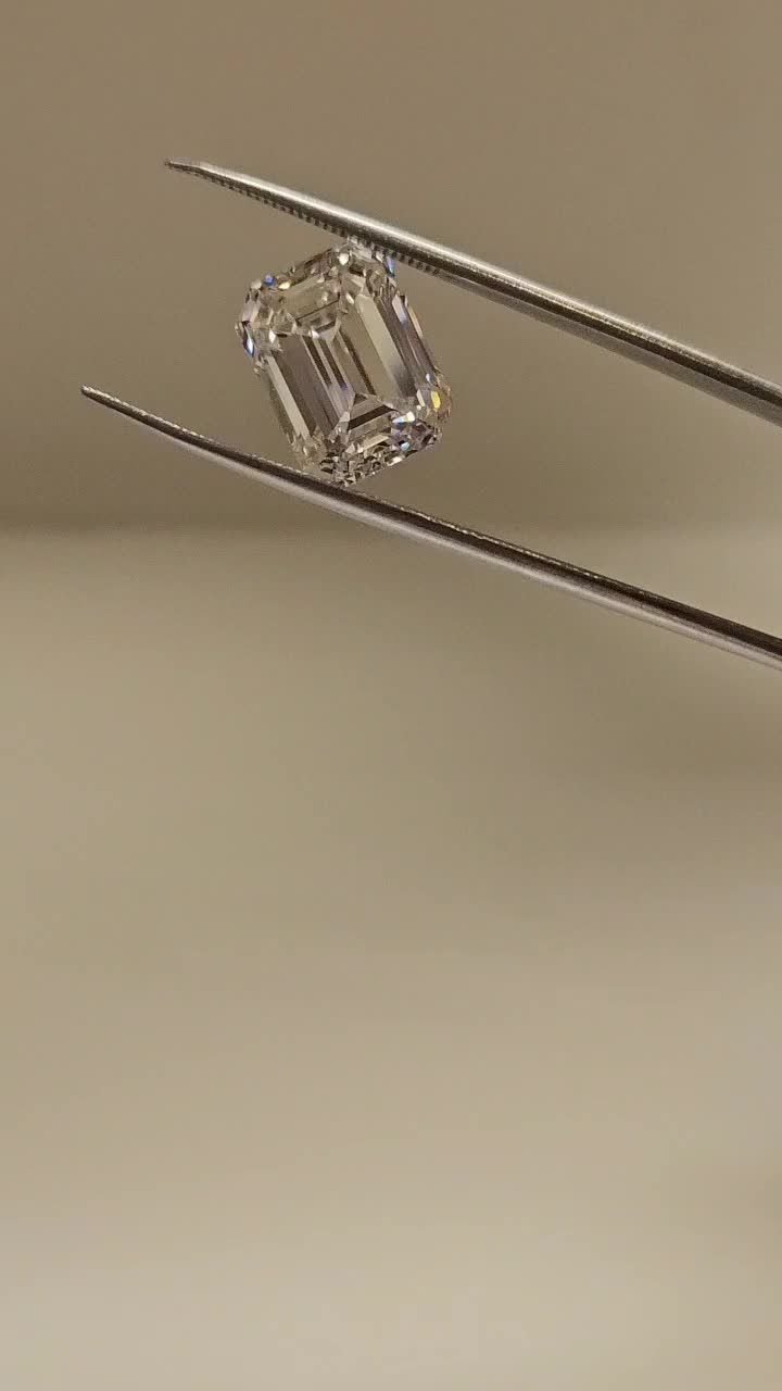 5.01 Carat Emerald Natural Diamond
