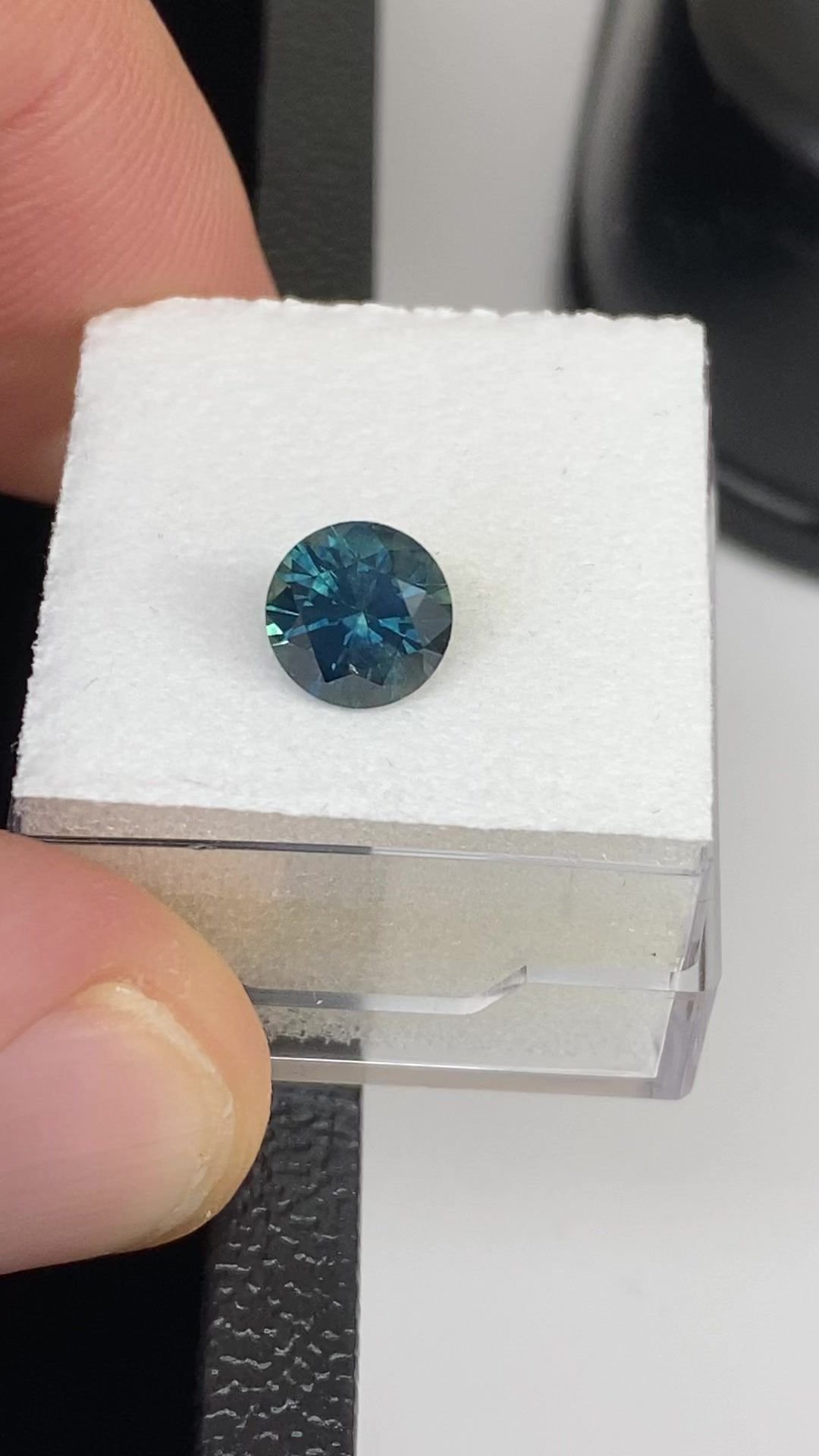 1.63 Carat Green Round Sapphire