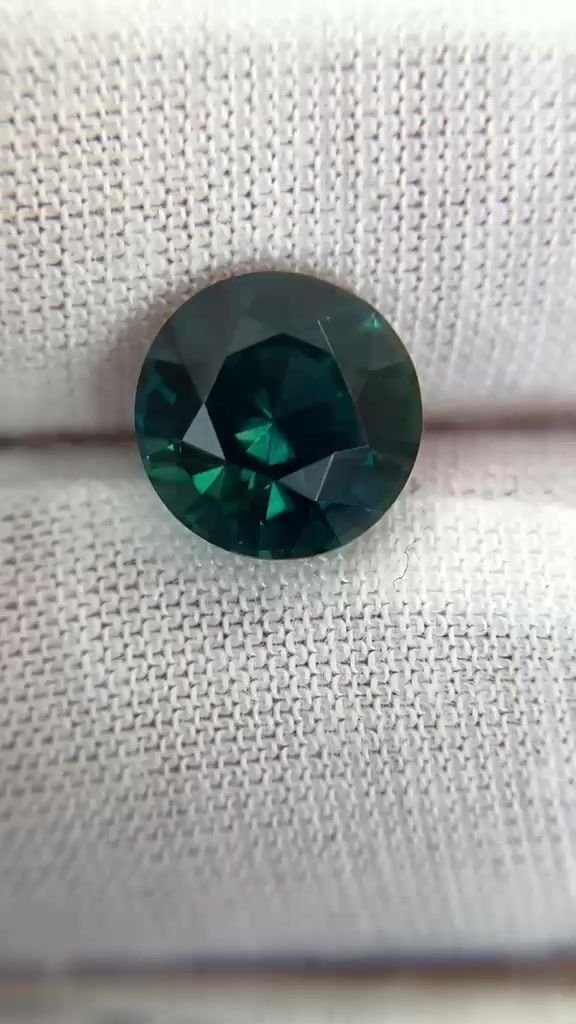 5.01 Carat Green Round Sapphire