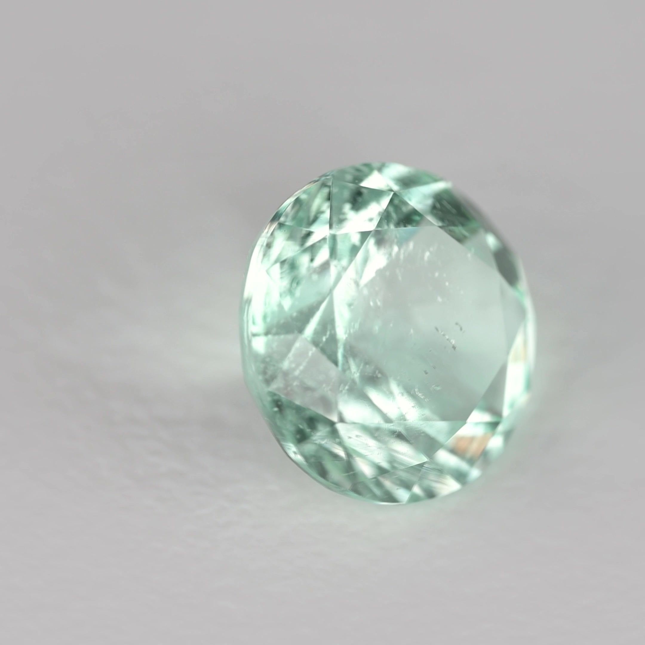 0.98 Carat Green Round Emerald