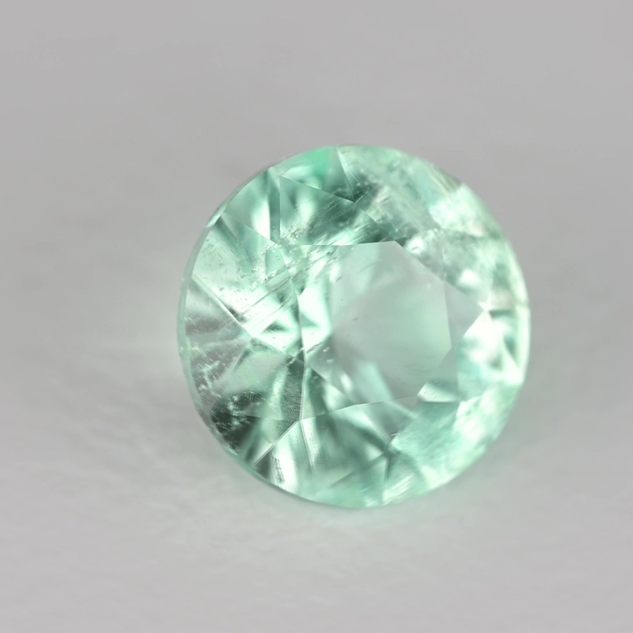 0.82 Carat Green Round Emerald