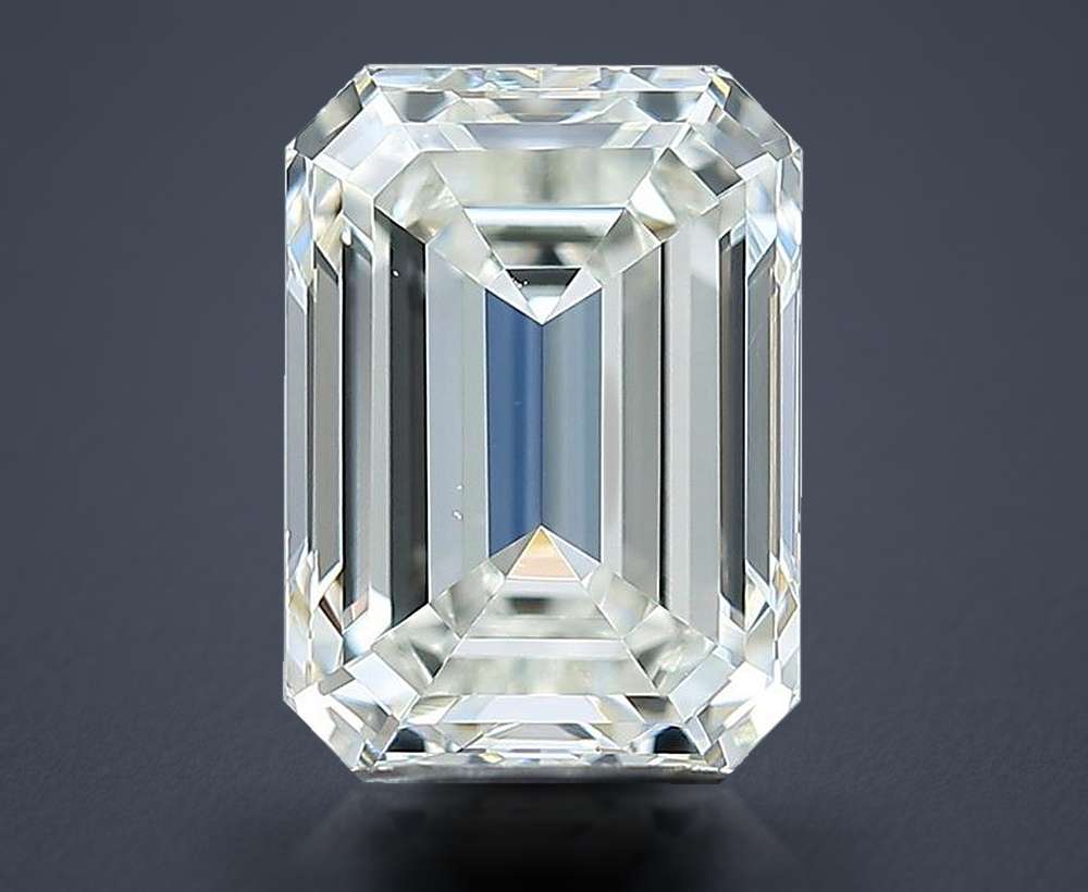 2.70 Carat Emerald Natural Diamond